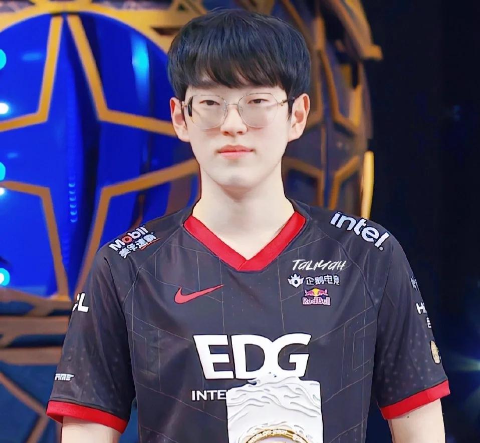 九游官网入口Scout回归赛场，问鼎冠军首场状态亮眼，C9观众沸腾！的简单介绍